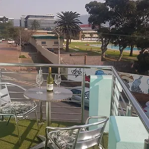 https://the-mountains.hotels-capetown.com